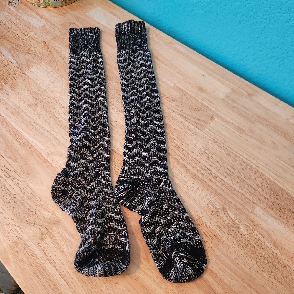 Black and Gray Patterned Women's Knee Length Socks‎